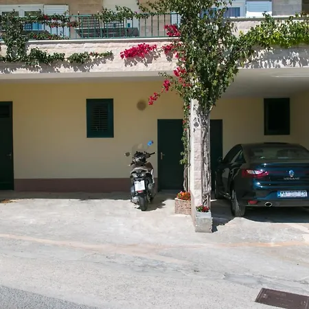 Apartments And Rooms With Parking Space Brela, Makarska - 2717 3* Brela