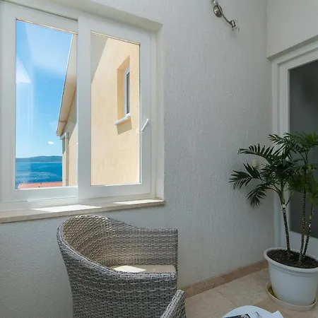 Apartments And Rooms With Parking Space Brela, Makarska - 2717 Gasthof 3*