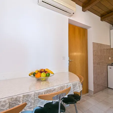 Apartments And Rooms With Parking Space Brela, Makarska - 2717 Gasthof 3*