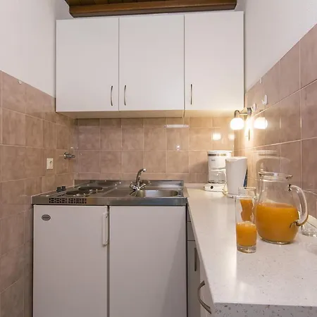 Apartments And Rooms With Parking Space Brela, Makarska - 2717 Brela