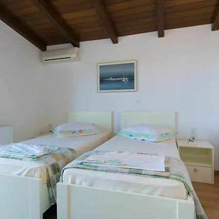 Gasthof Apartments And Rooms With Parking Space Brela, Makarska - 2717