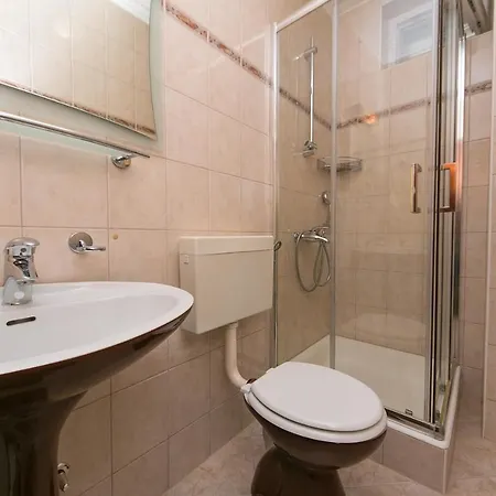 Apartments And Rooms With Parking Space Brela, Makarska - 2717 Gasthof
