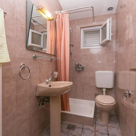 Apartments And Rooms With Parking Space Brela, Makarska - 2717 Gasthof Brela