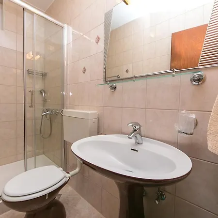 Apartments And Rooms With Parking Space Brela, Makarska - 2717 Gasthof 3*
