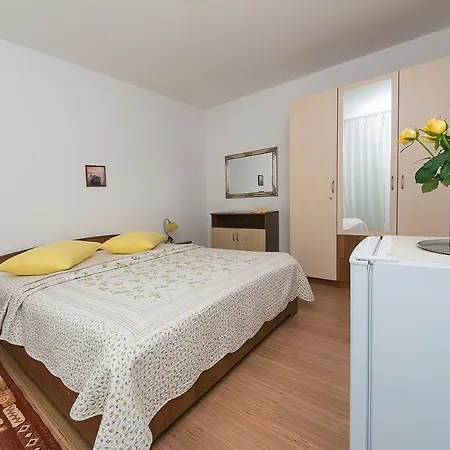 Apartments And Rooms With Parking Space Brela, Makarska - 2717 Brela
