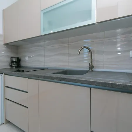 Gasthof Apartments And Rooms With Parking Space Brela, Makarska - 2717