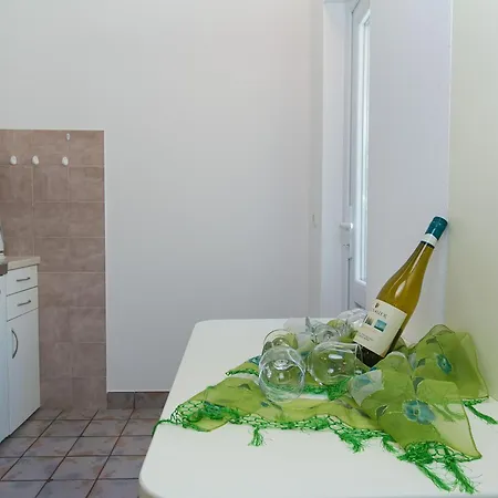 Apartments And Rooms With Parking Space Brela, Makarska - 2717