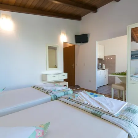 Apartments And Rooms With Parking Space Brela, Makarska - 2717