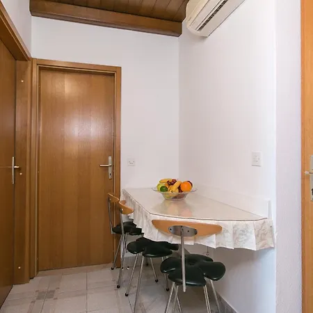 Gasthof Apartments And Rooms With Parking Space Brela, Makarska - 2717 Brela