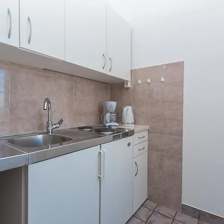 Gasthof Apartments And Rooms With Parking Space Brela, Makarska - 2717 Brela