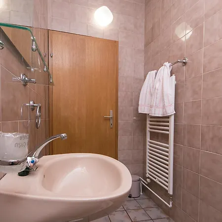 Apartments And Rooms With Parking Space Brela, Makarska - 2717