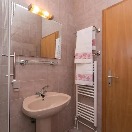 Apartments And Rooms With Parking Space Brela, Makarska - 2717 Gasthof