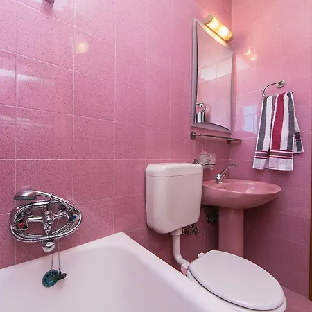 Gasthof Apartments And Rooms With Parking Space Brela, Makarska - 2717 3*
