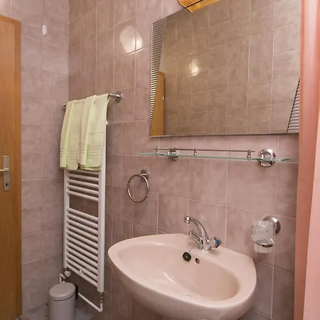 Gasthof Apartments And Rooms With Parking Space Brela, Makarska - 2717 Brela