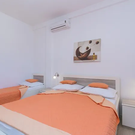 Apartments And Rooms With Parking Space Brela, Makarska - 2717 Brela