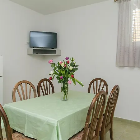 Apartments And Rooms With Parking Space Brela, Makarska - 2717 Brela