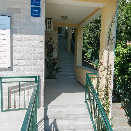 Πανσιόν Apartments And Rooms With Parking Space Brela, Makarska - 2717 3*